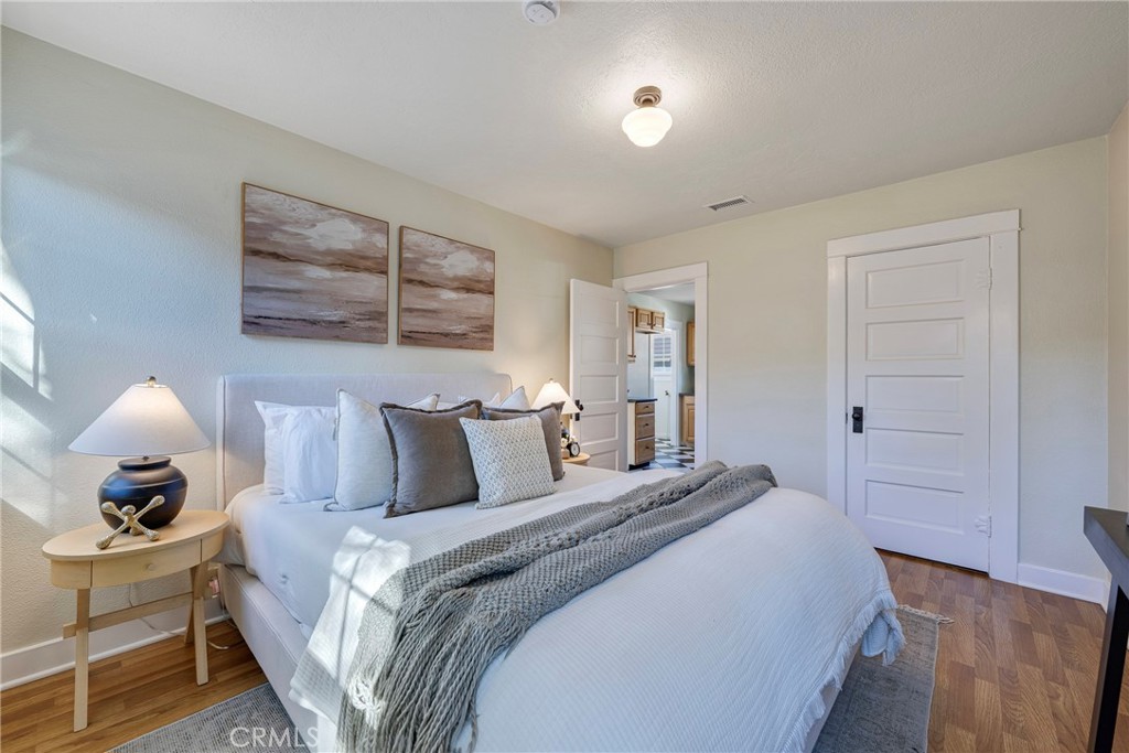 911 E Commonwealth Ave