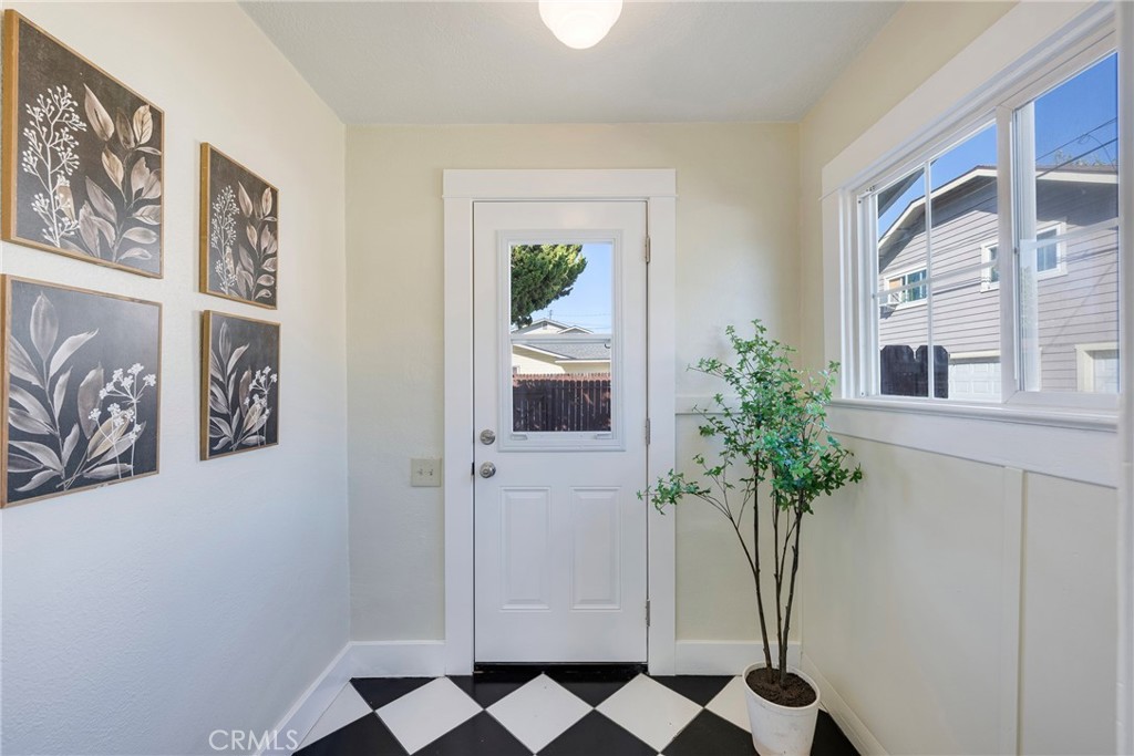 911 E Commonwealth Ave