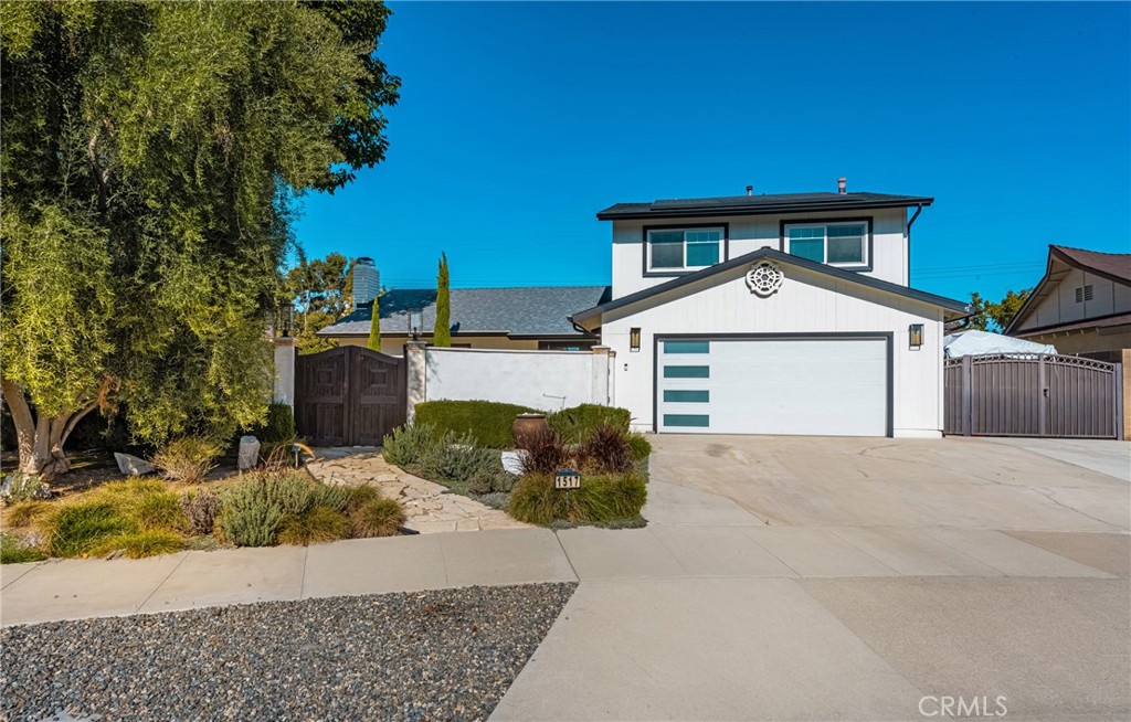 1517 E San Alto