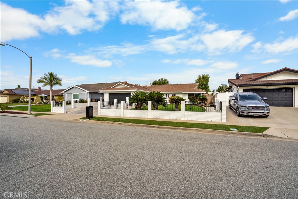 3349 Greenleaf Drive