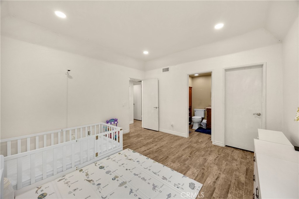 22709 Lakeway Dr 493