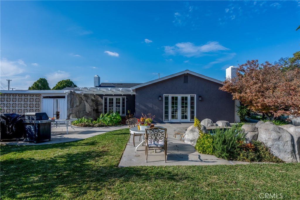 1226 E Ensign Circle