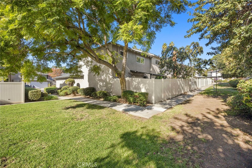 6832 Tahitian Circle