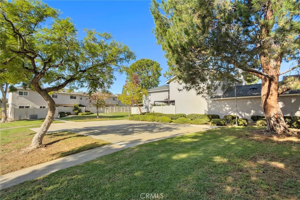 6832 Tahitian Circle