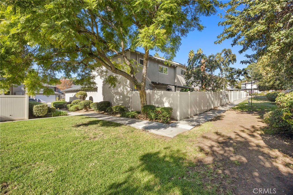 6832 Tahitian Circle