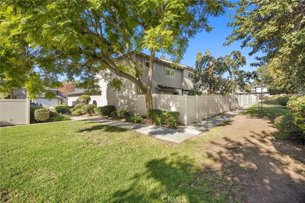 6832 Tahitian Circle