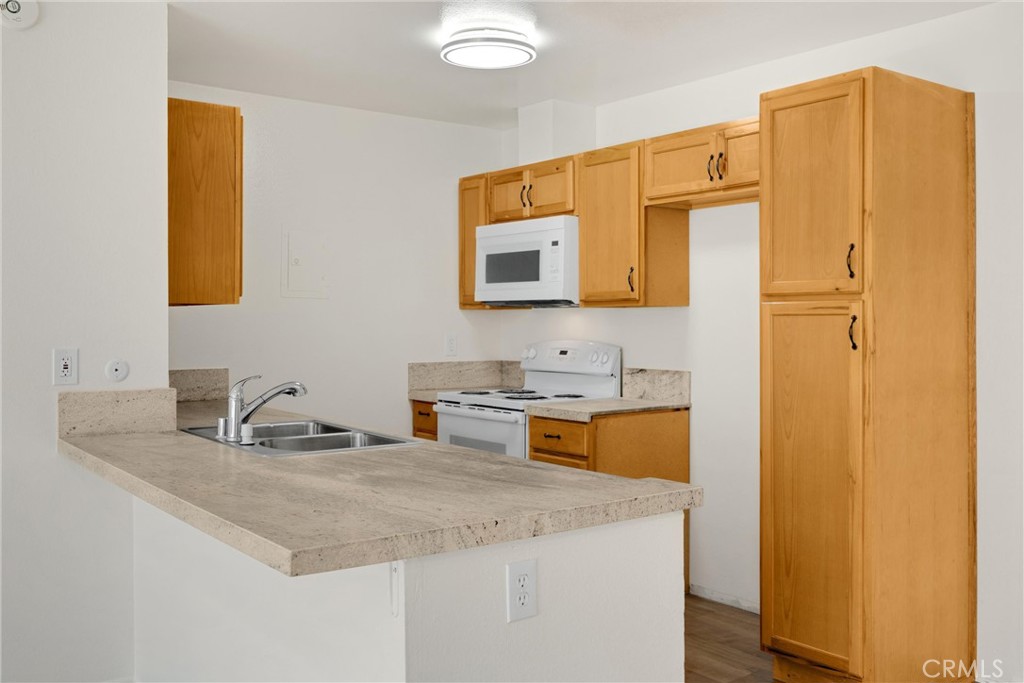 2521 W Sunflower Avenue R8