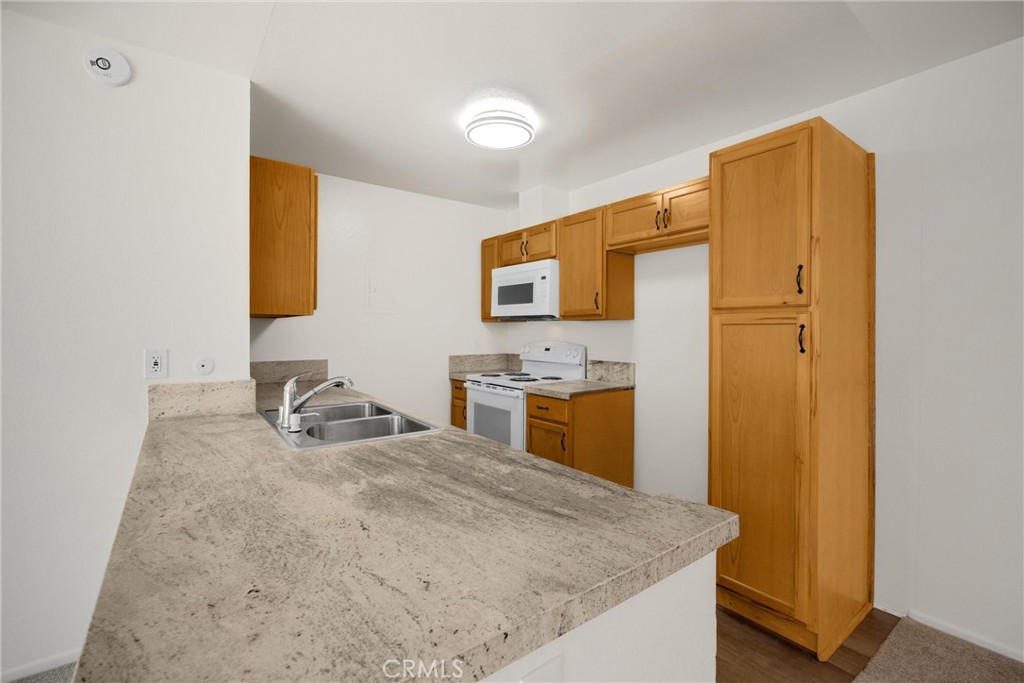 2521 W Sunflower Avenue R8