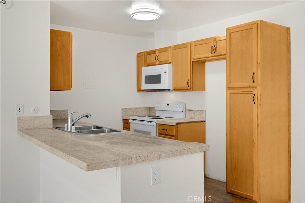 2521 W Sunflower Avenue R8