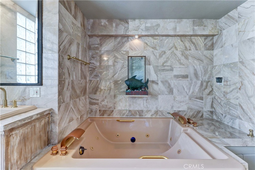 6741 Lincoln Avenue 26