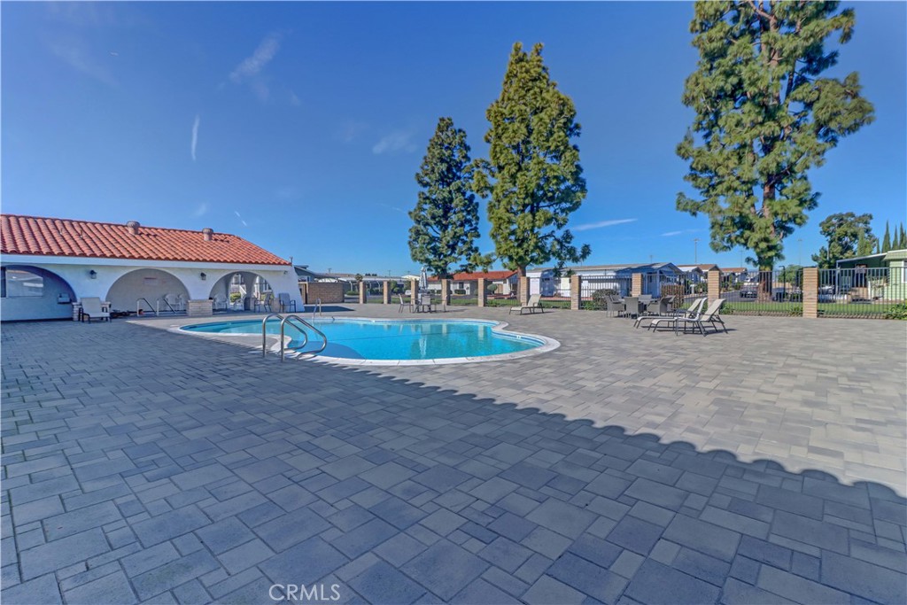 6741 Lincoln Avenue 26