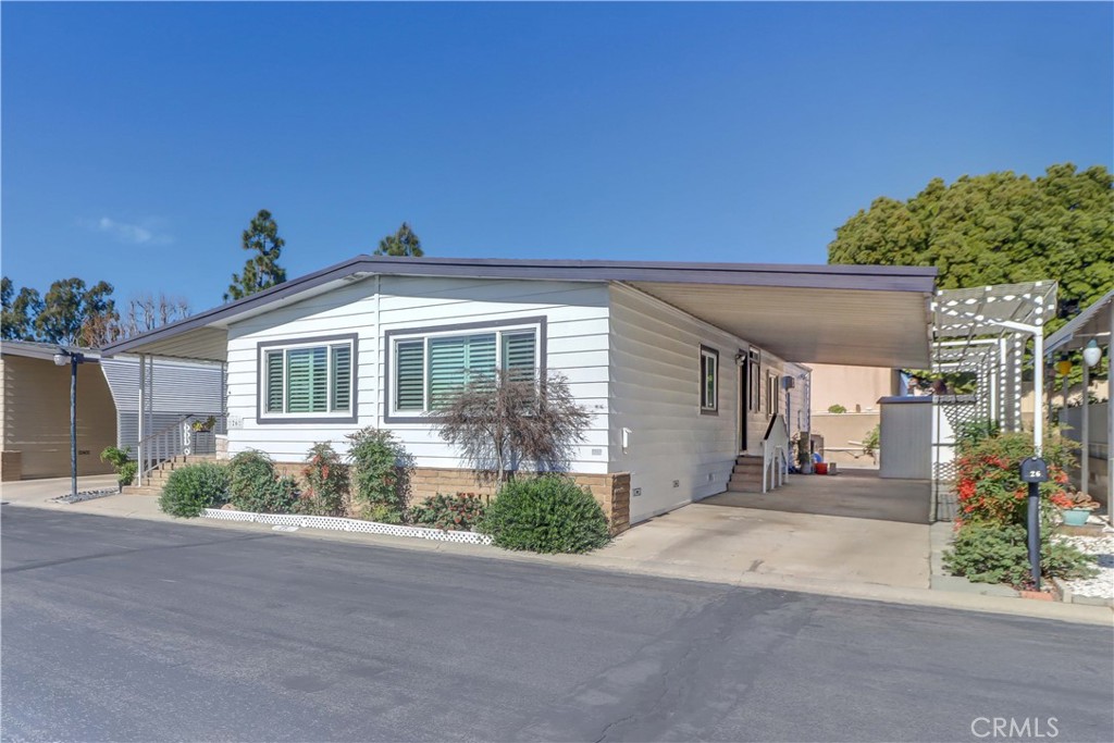 6741 Lincoln Avenue 26