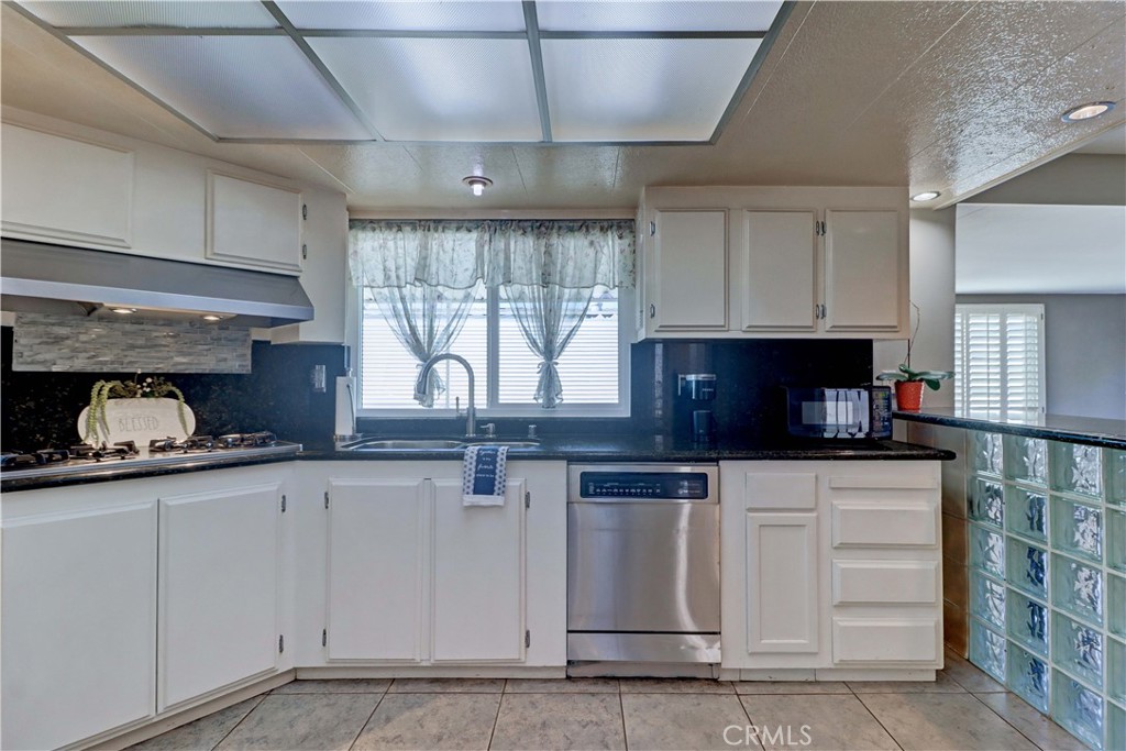 6741 Lincoln Avenue 26