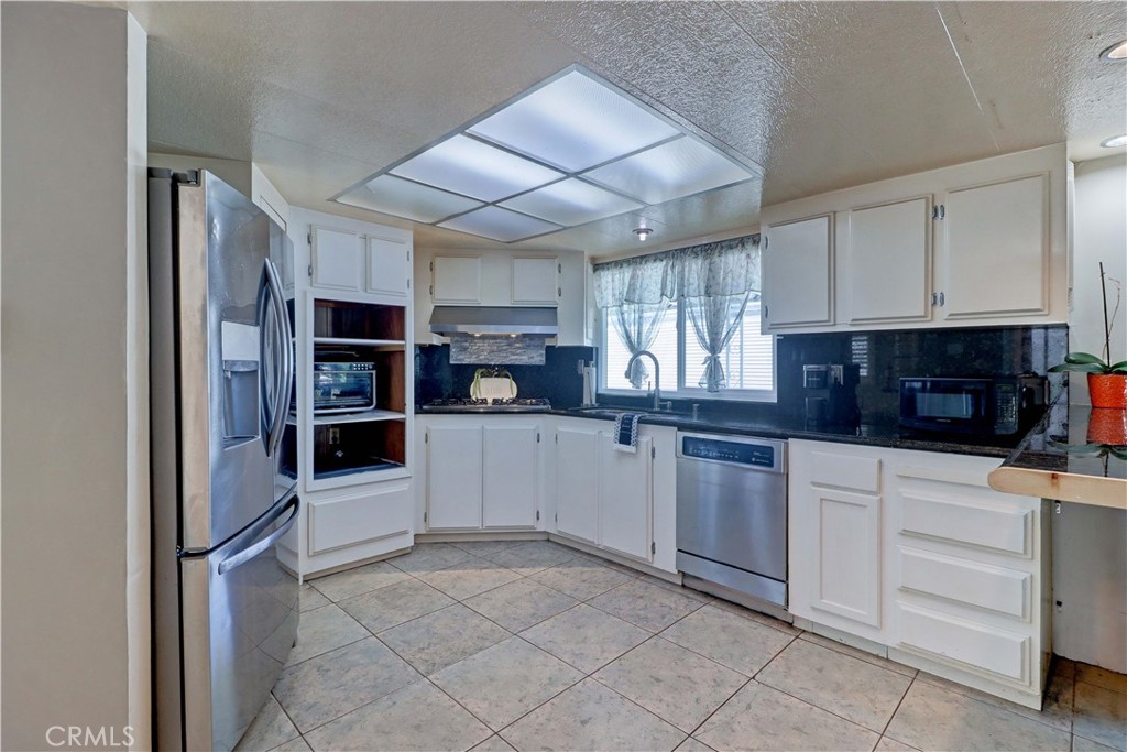 6741 Lincoln Avenue 26