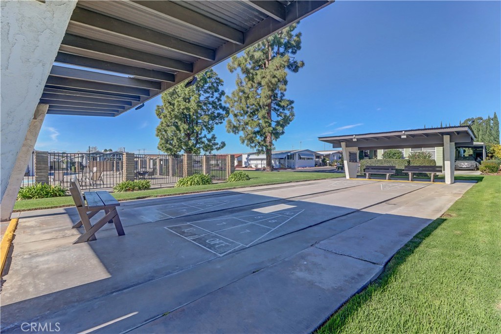 6741 Lincoln Avenue 26