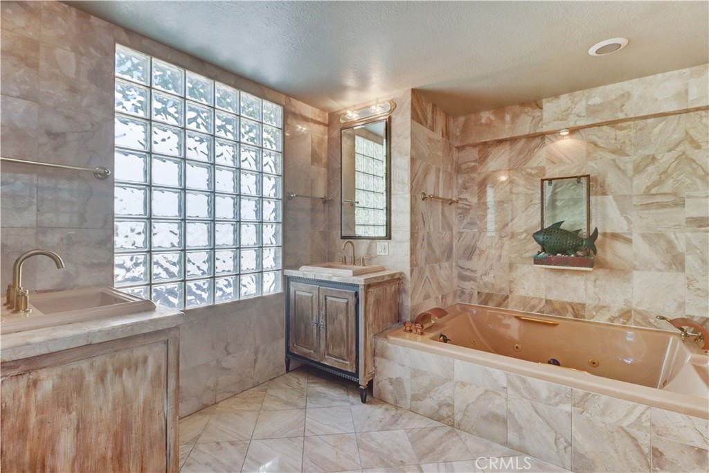 6741 Lincoln Avenue 26