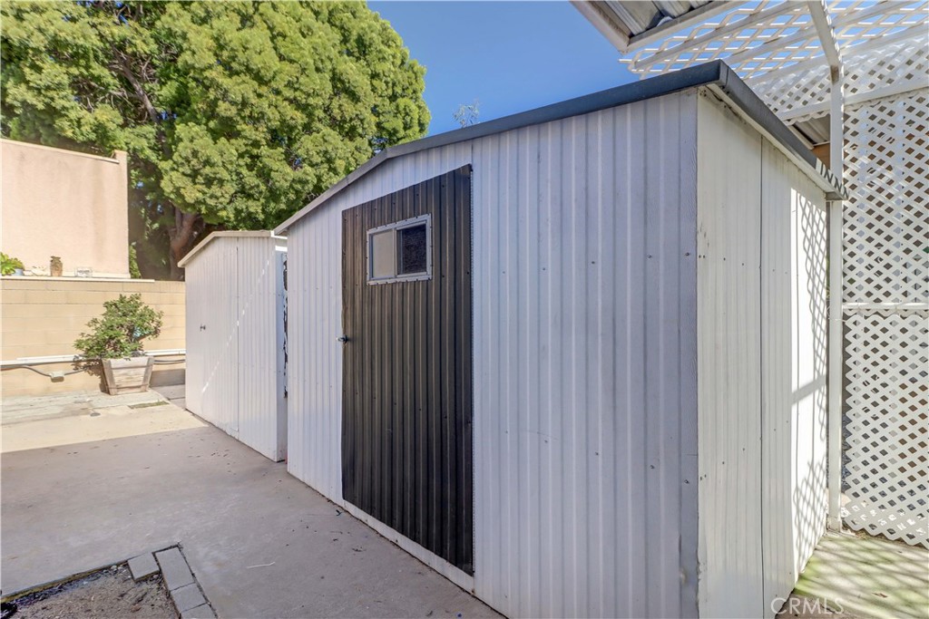 6741 Lincoln Avenue 26