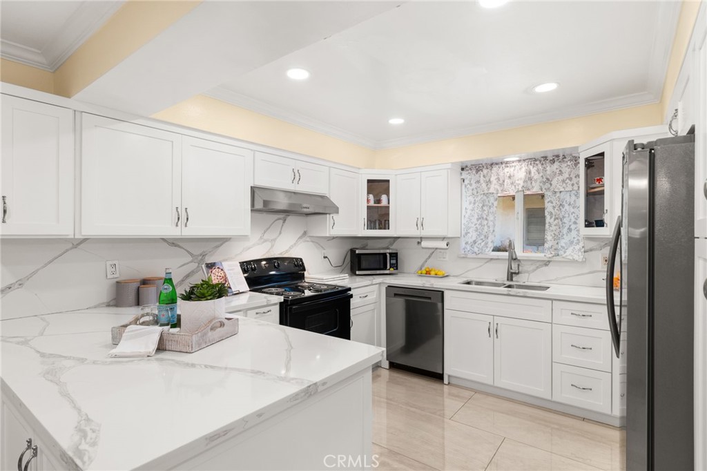 3139 E Chapman 3B