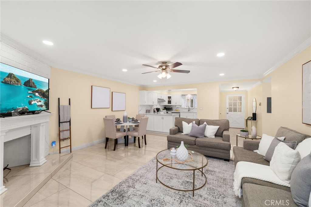 3139 E Chapman 3B