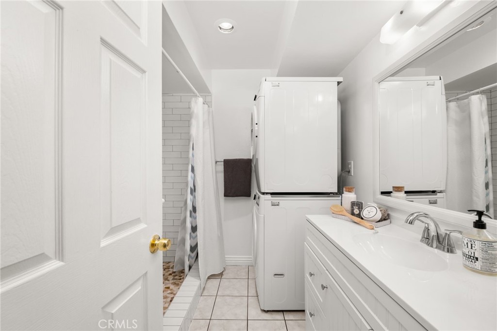 3139 E Chapman 3B
