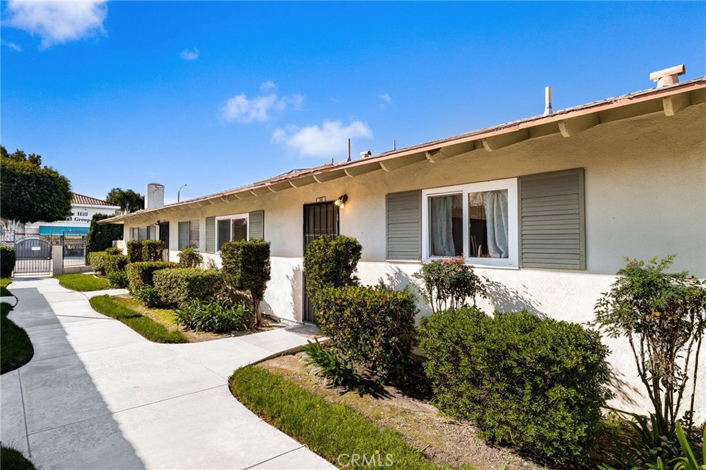 3139 E Chapman 3B