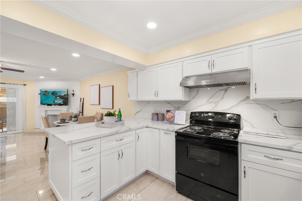 3139 E Chapman 3B