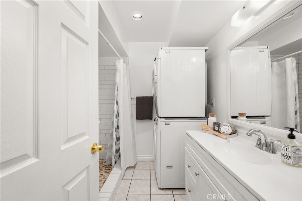 3139 E Chapman 3B