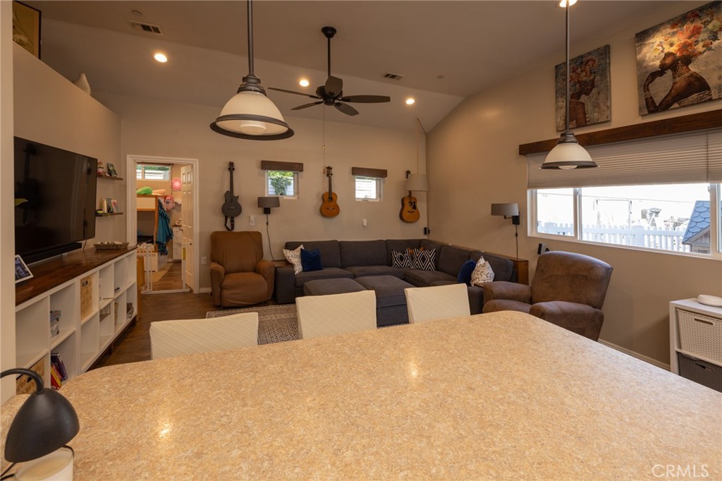 6071 Sun View