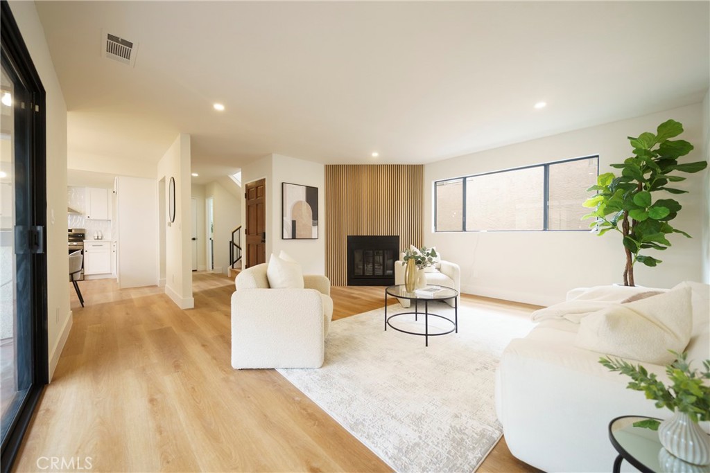 14927 Condon Avenue 4