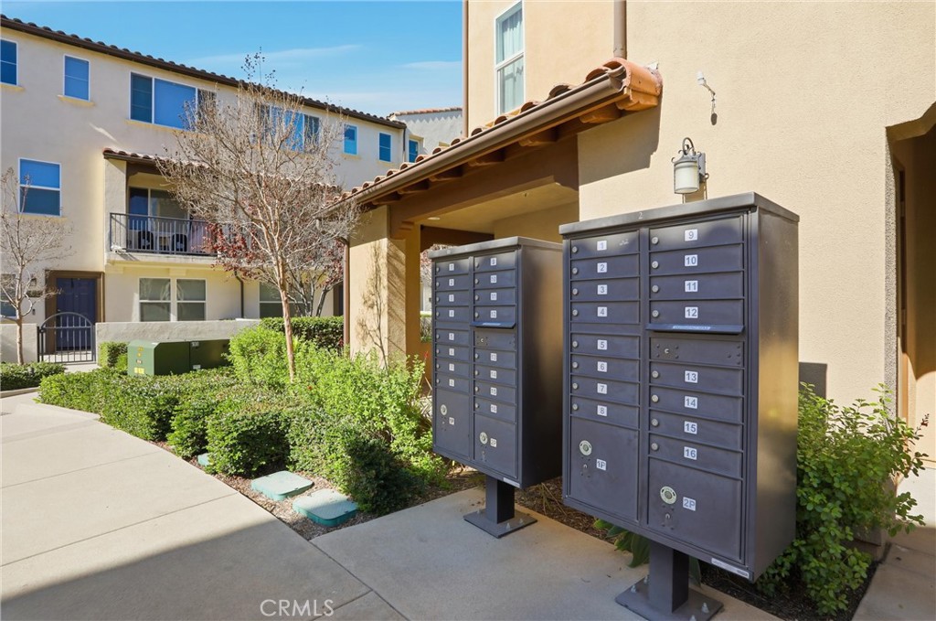 811 N Dalton Ave 105