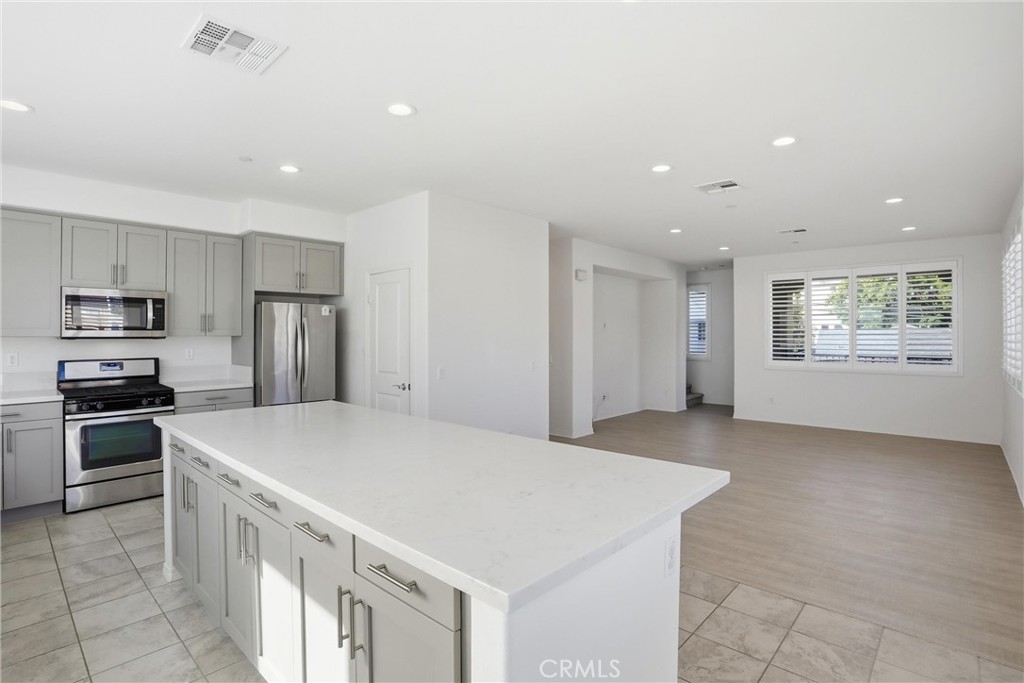 811 N Dalton Ave 105