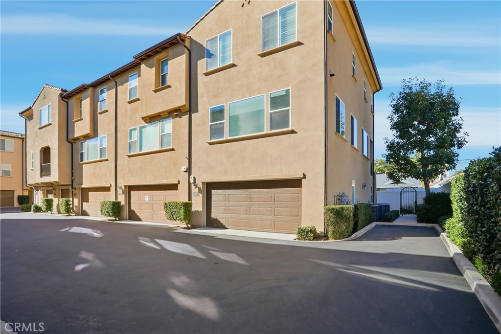 811 N Dalton Ave 105