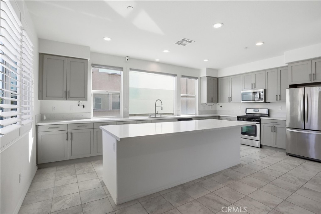 811 N Dalton Ave 105