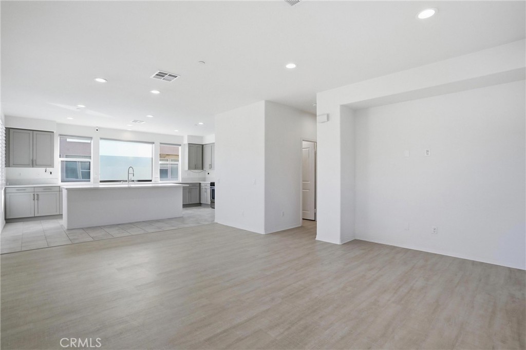 811 N Dalton Ave 105