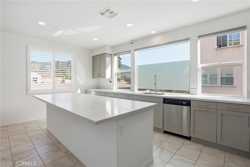 811 N Dalton Ave 105