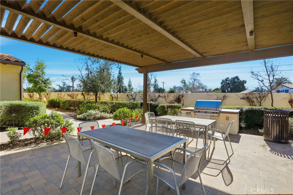 811 N Dalton Ave 105