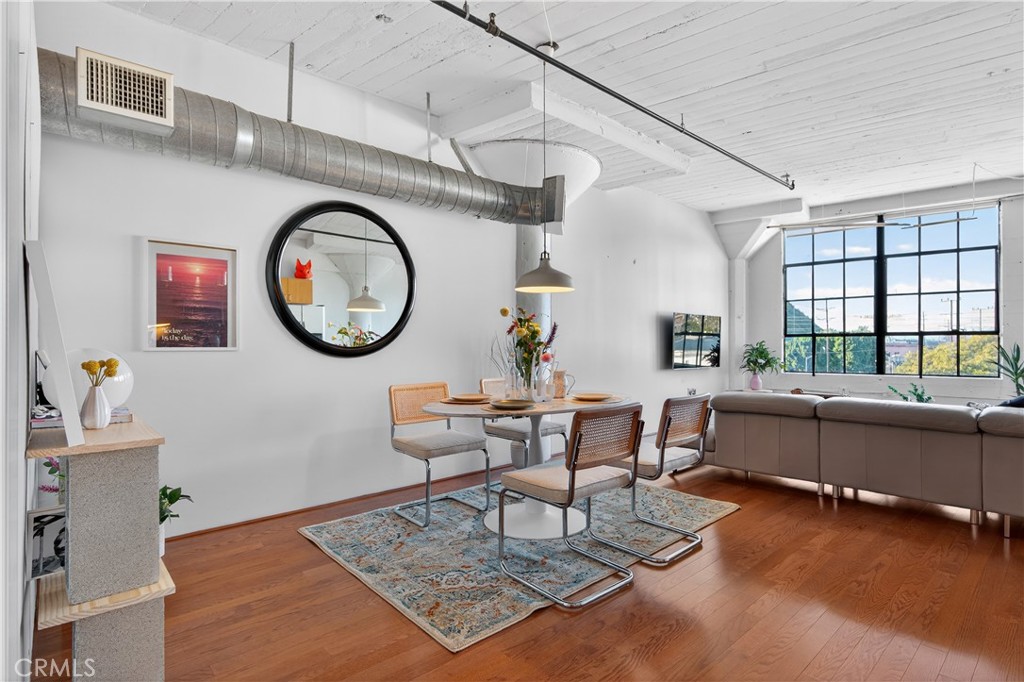 200 N San Fernando