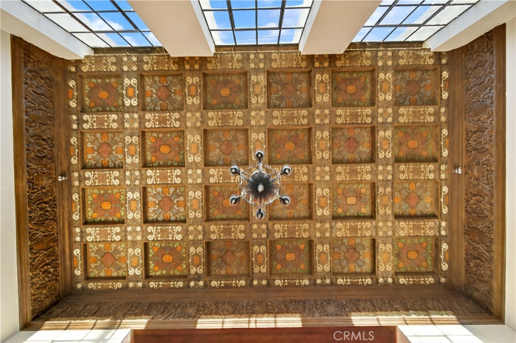 200 N San Fernando