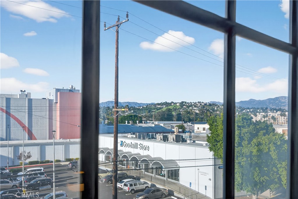 200 N San Fernando