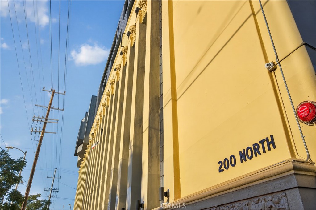 200 N San Fernando