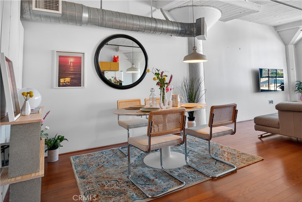 200 N San Fernando