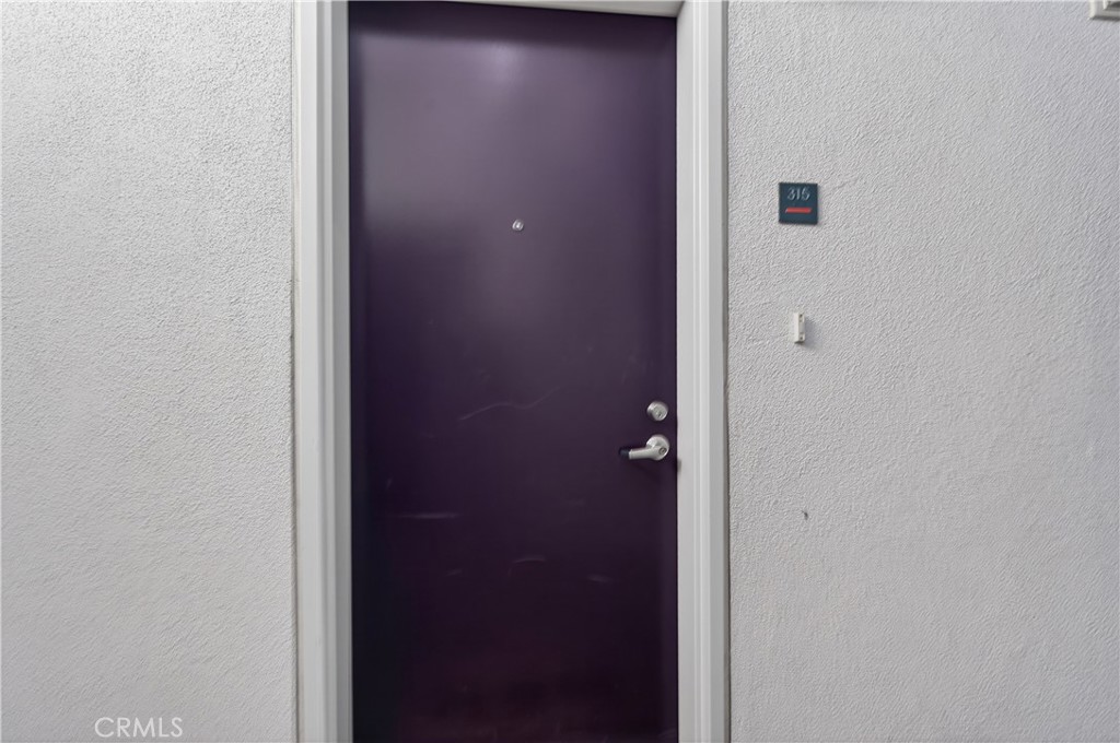 200 N San Fernando