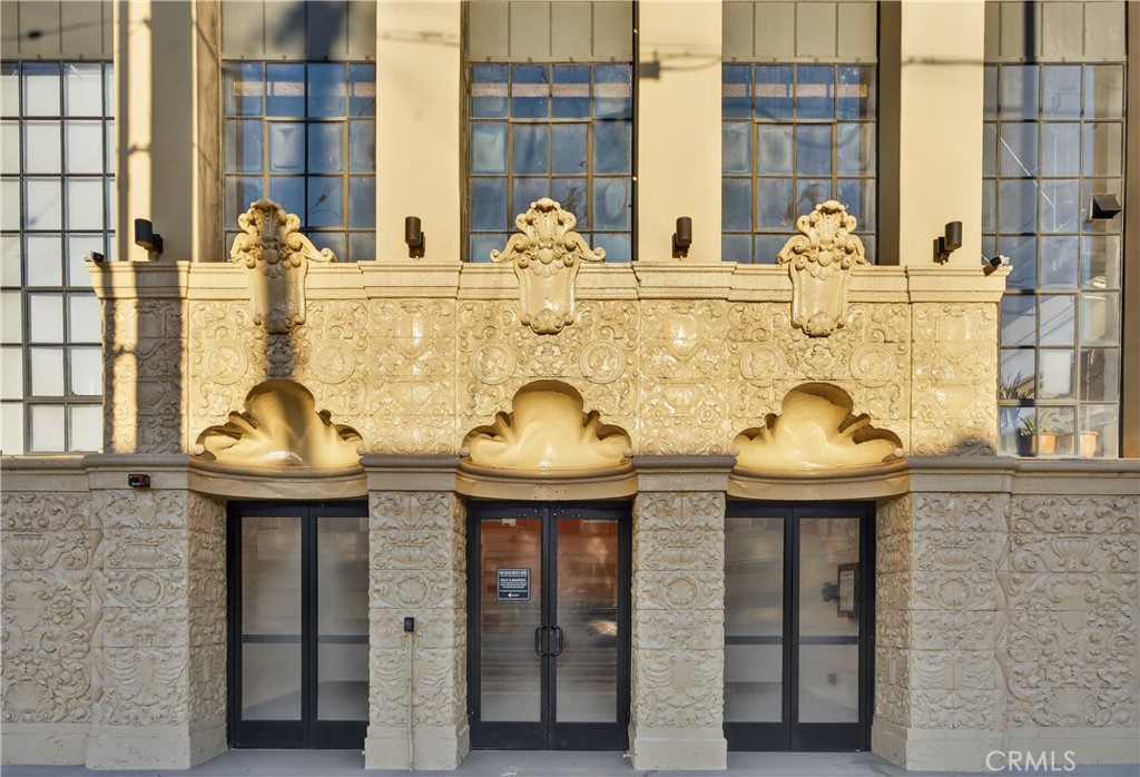 200 N San Fernando