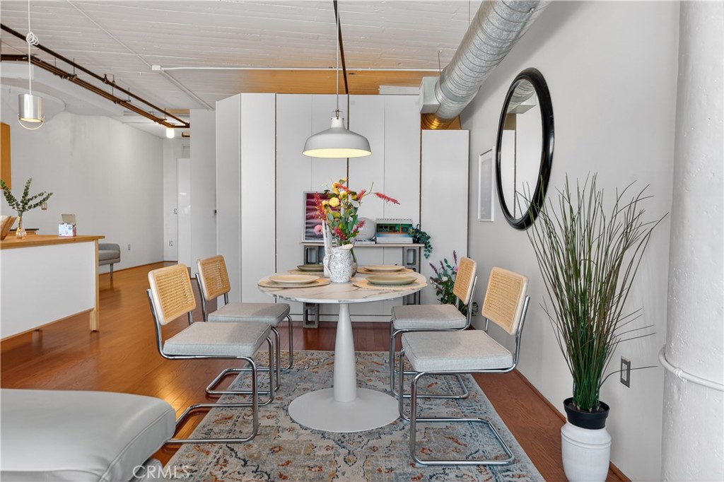 200 N San Fernando