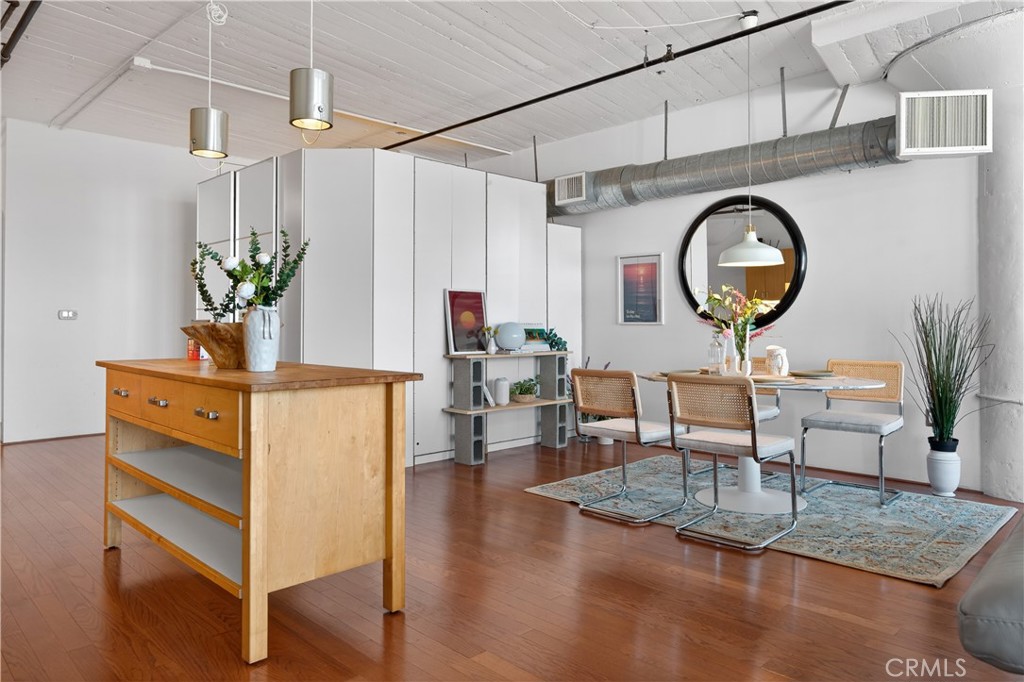 200 N San Fernando