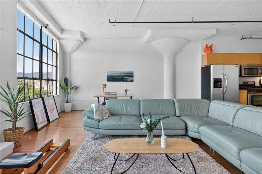 200 N San Fernando