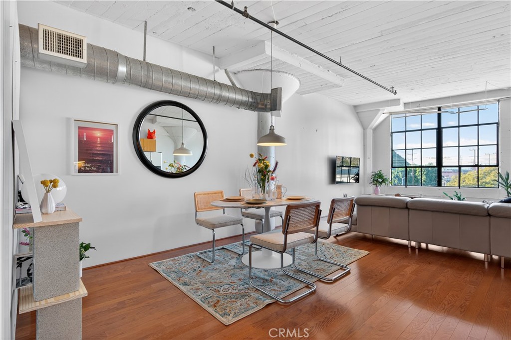 200 N San Fernando