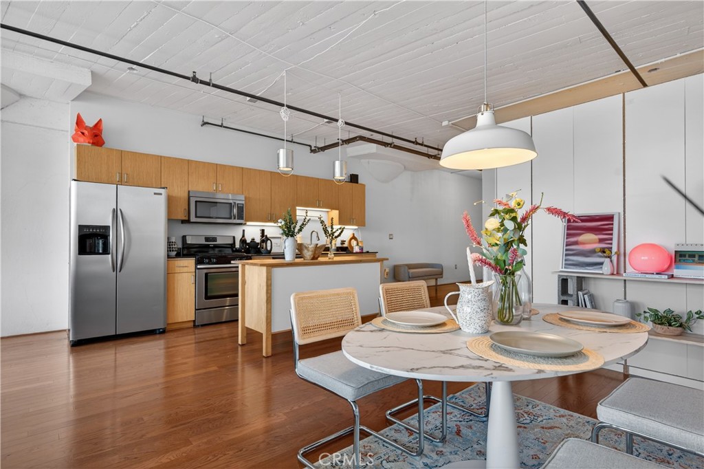 200 N San Fernando