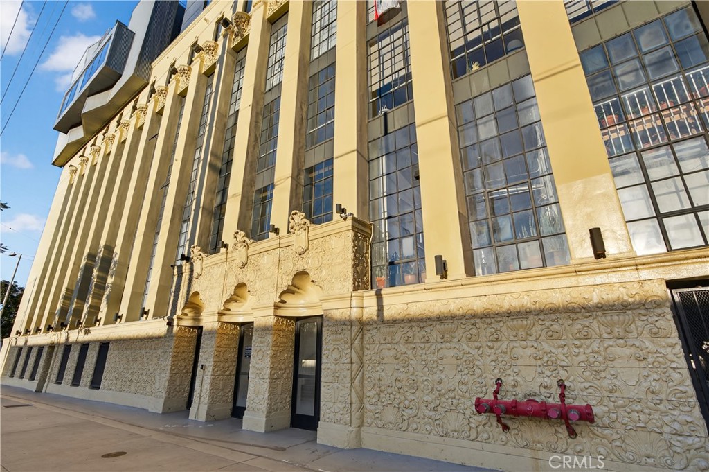 200 N San Fernando