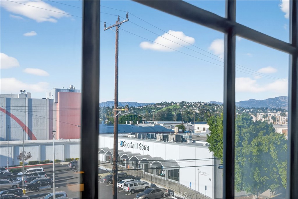 200 N San Fernando